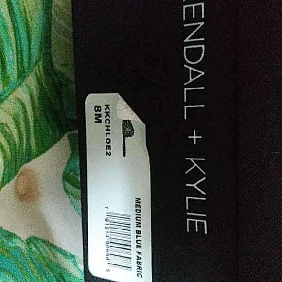 Shoes - Picture 5 of 8